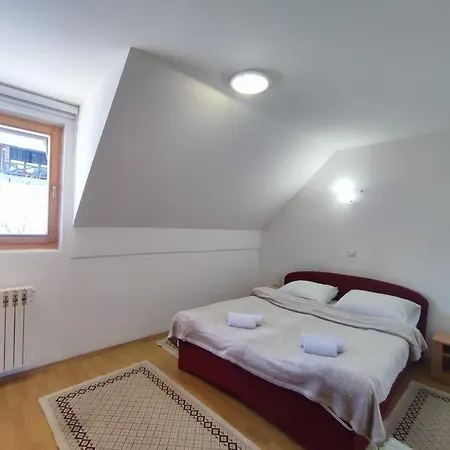 アパート Ogorjelica ヤホリナ